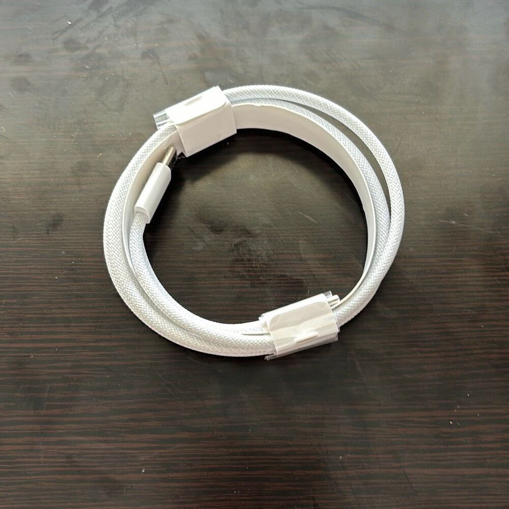 🌟 1 USB C to USB C charging cord - Picture 2 of 2